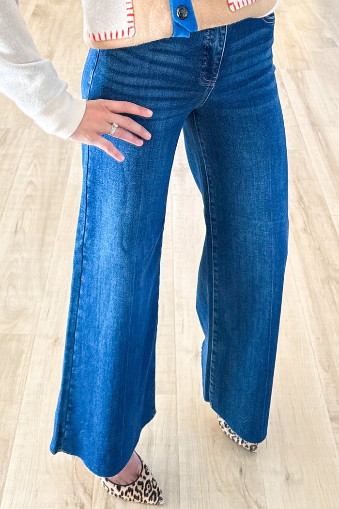 Pocketed High Rise Wide Jeans