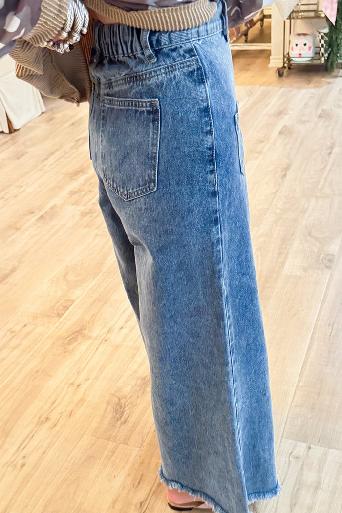 Pocketed Wide Leg Raw Hem Jeans